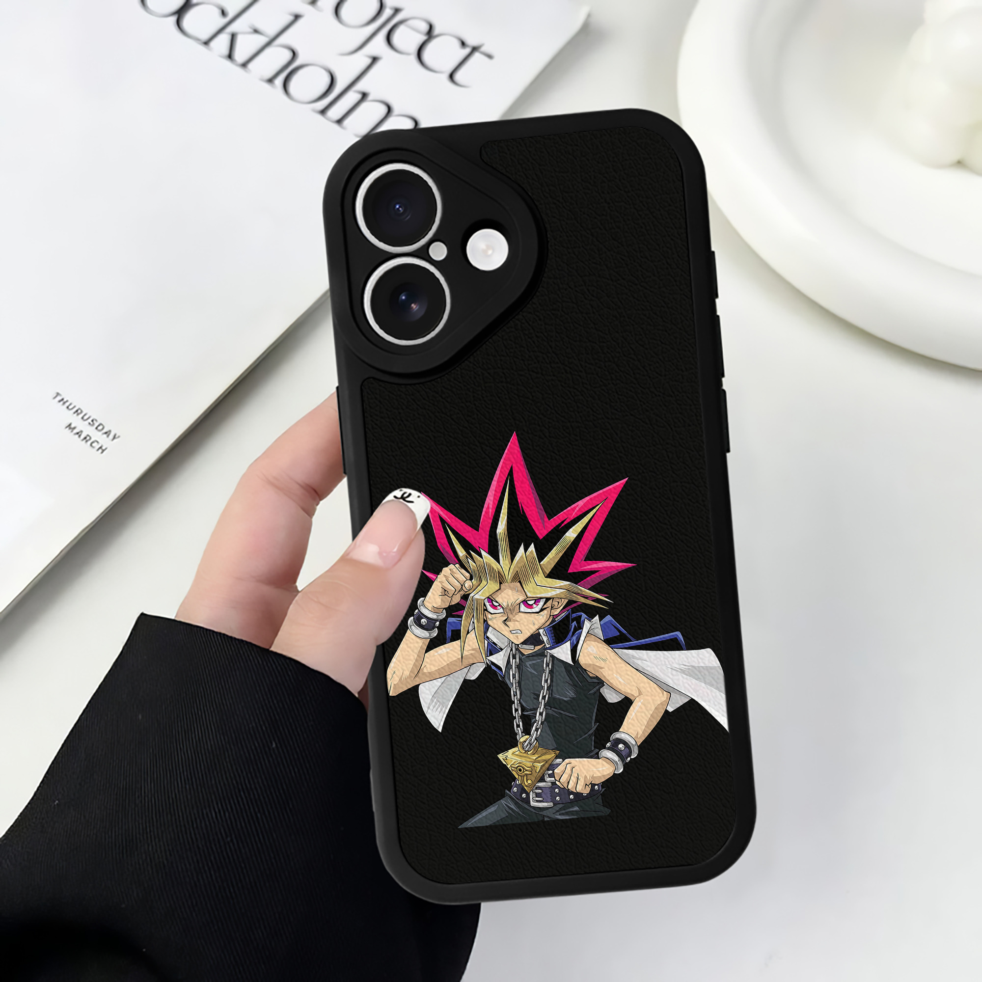（画像用） 遊☆戯☆王 Yu-Gi-Oh! 【iPhone 16シリーズ対応】シリコンスマホケース（レザー調） 材質：シリコン